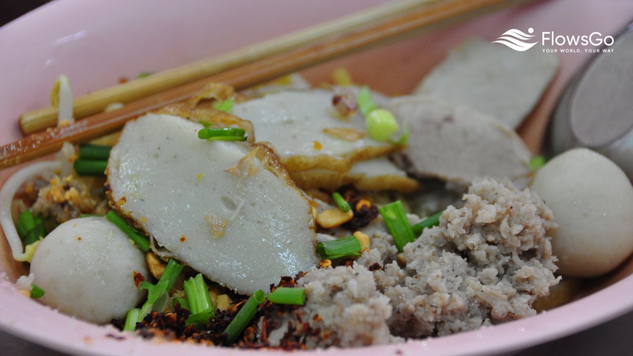 Rung Rueang Pork Noodle (2).jpg